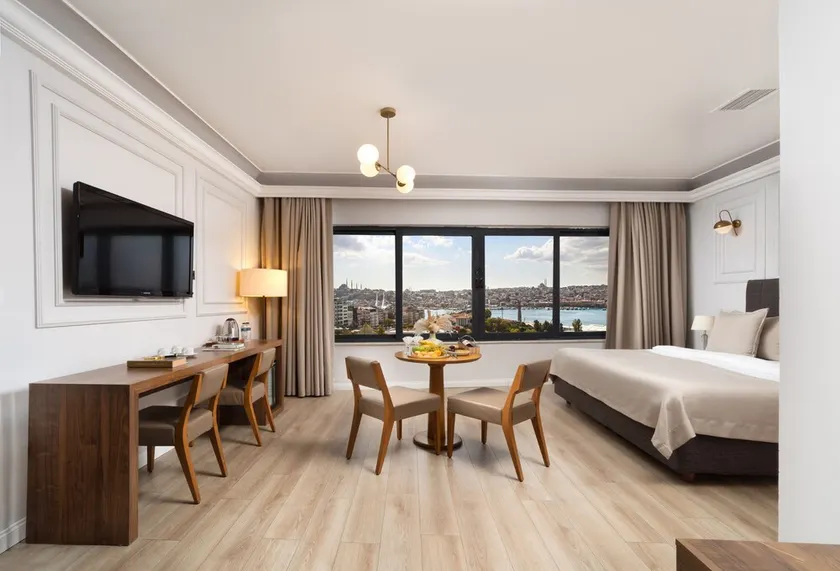 Elan Hotel - Image 1