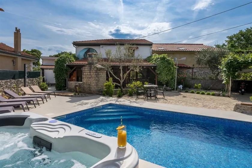 Casa con jardín, barbacoa y terraza | Vistas a la piscina | Se admiten mascotas - Image 1