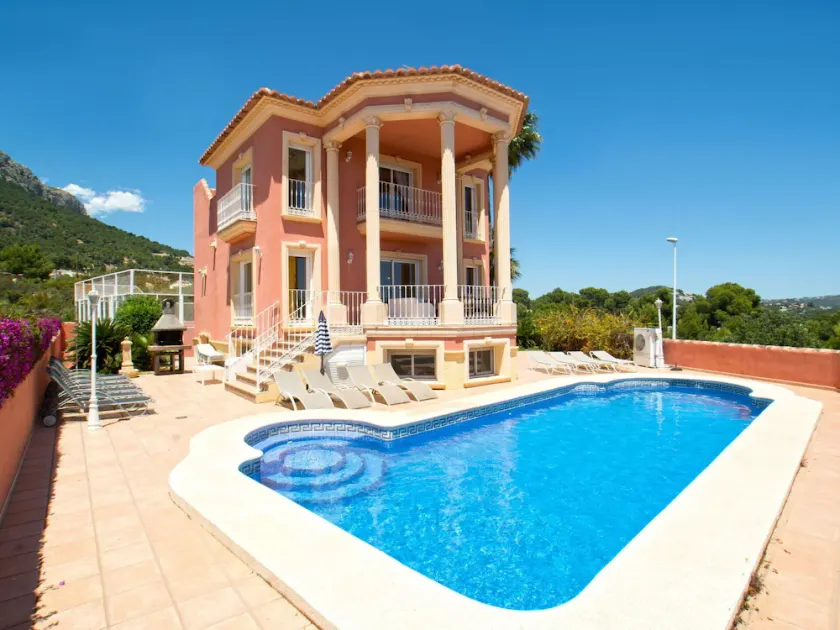 Wonderful private villa for 19 guests with A/C, WIFI, private pool, TV, patio and pets allowed - Image 1