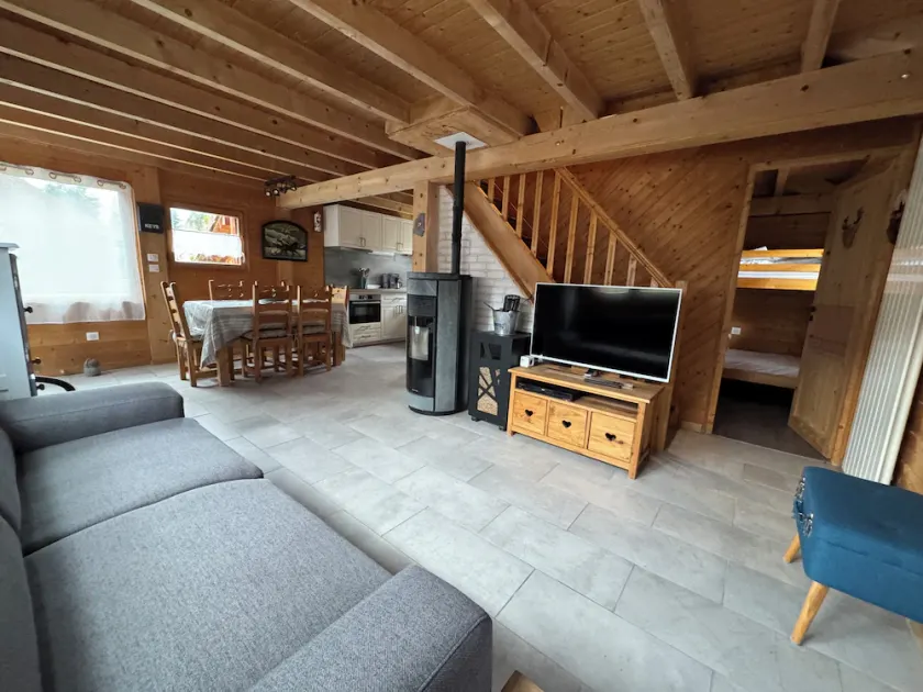 Cozy, spacious 3-star chalet with a garden for 6 people near Samoëns - Image 1