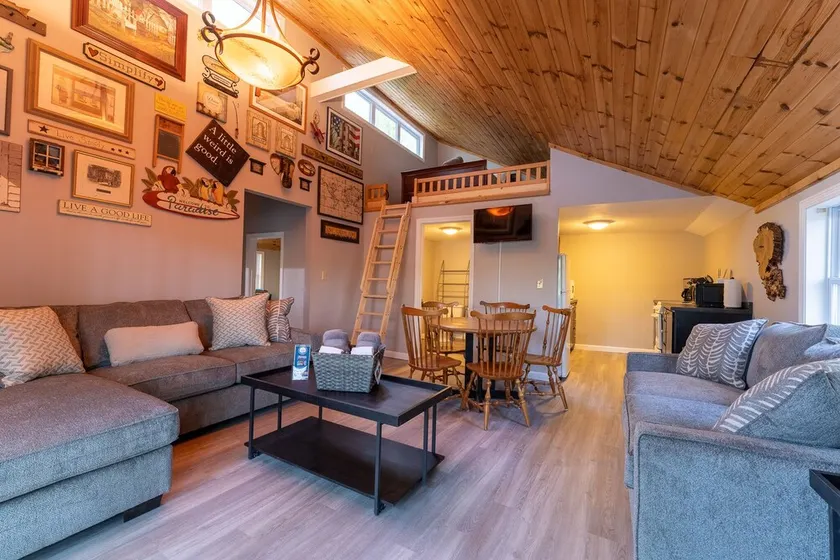 The Hideaway, lake views & access sleeps 8 Now featuring AC Wi-FI and TV - Image 1