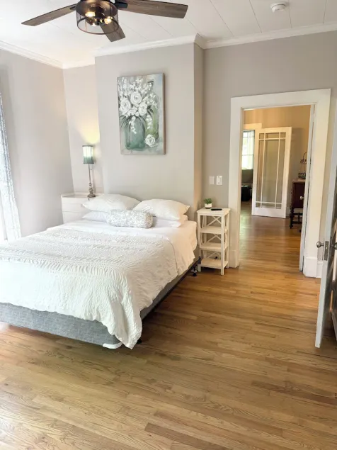 Downtown Gem- Walking Distance to Newton Square - Image 1