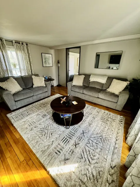 Luxury Retreat! Large 3 bedroom upstairs townhouse!Suny Potsdam in the backyard! - Image 1