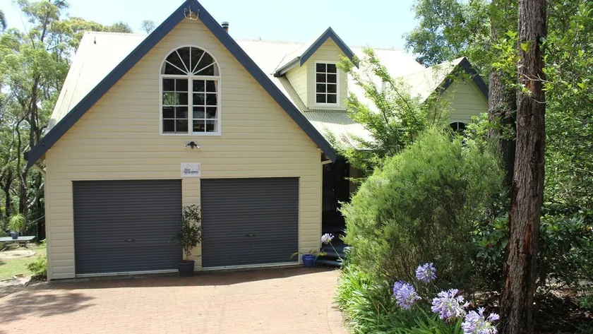 Four Seasons - Blue Mountains Home - Private Bushland with Spa & Fire place - Image 1