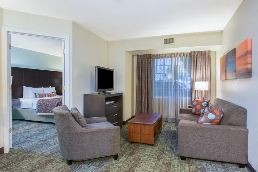 1 Bedroom | Indoor Pool. Free Breakfast. - Image 1
