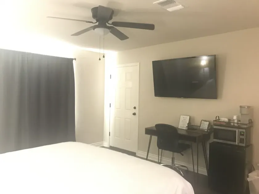 Private Master Suite/Private Entrance - Image 1