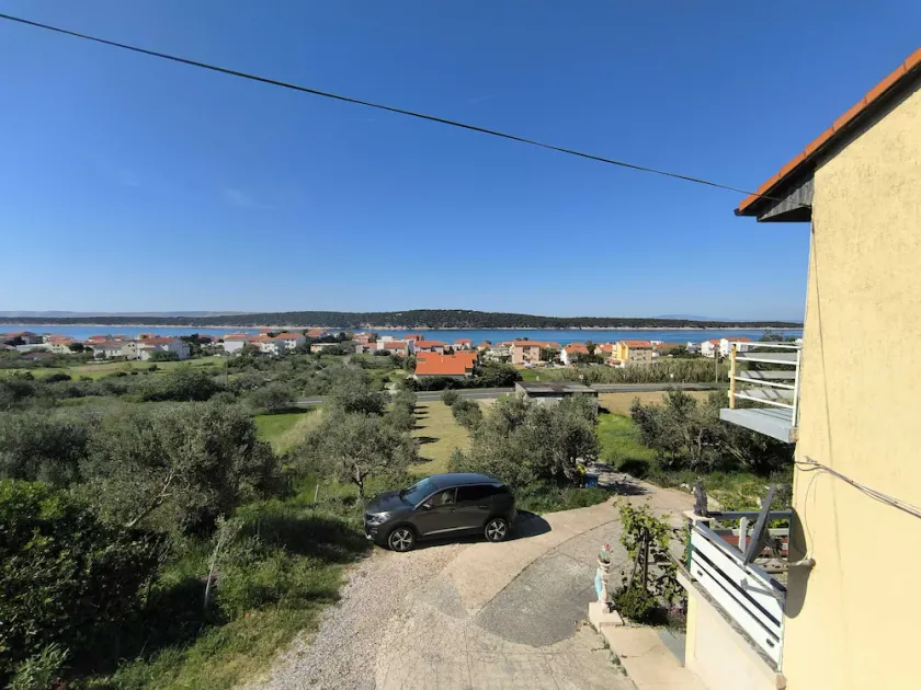 Serene Barbat Escape with Just Minutes from the Beach - Image 1