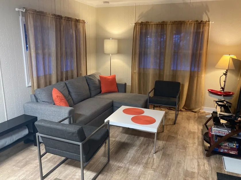Remodeled, cozy, pet friendly cabin near lakes - Image 1