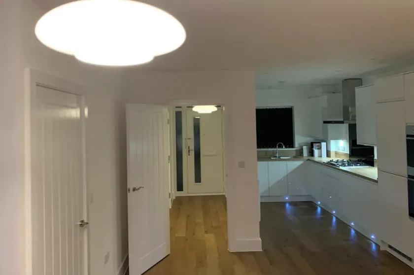 4Bed House - Direct links into Central London - Image 1