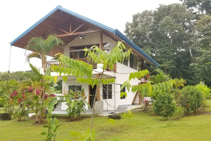 Pavones Estate - 4 Separate Units, 12 beds, Modern, Clean, AC, Hot Water, Wi-Fi. - Image 1