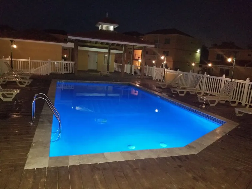 Gated 2 Bedroom Oasis with pool / Beaches & Hipstrip in walking distance - Image 1