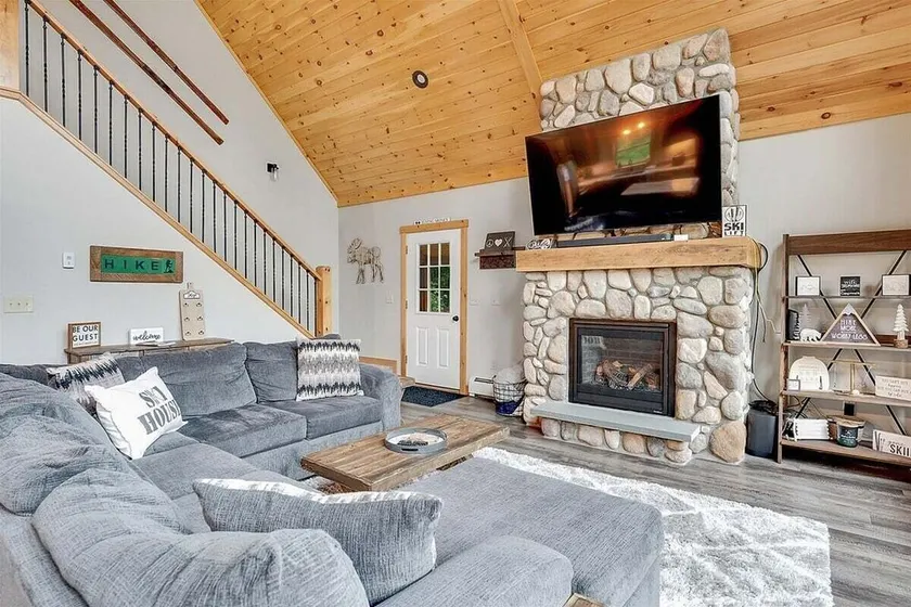 Camp Mt. Will - w/ Fireplace and Hot Tub! - Image 1