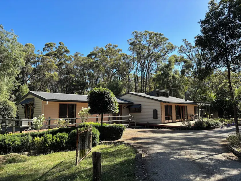 Duck Tree Lodge - Bush Retreat, Macedon Ranges - Image 1