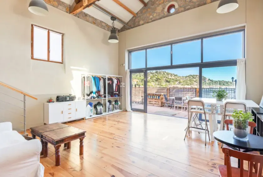 Beach Guesthouse - Image 1