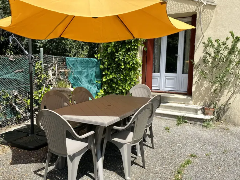 Appartement F3 de 60 m² au rez de chaussée d'une villa - Image 1