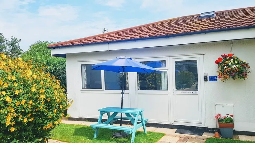 The Cove, 2 Bedroom Chalet on the 4* Welcome Holiday Park, Dawlish Warren - Image 1