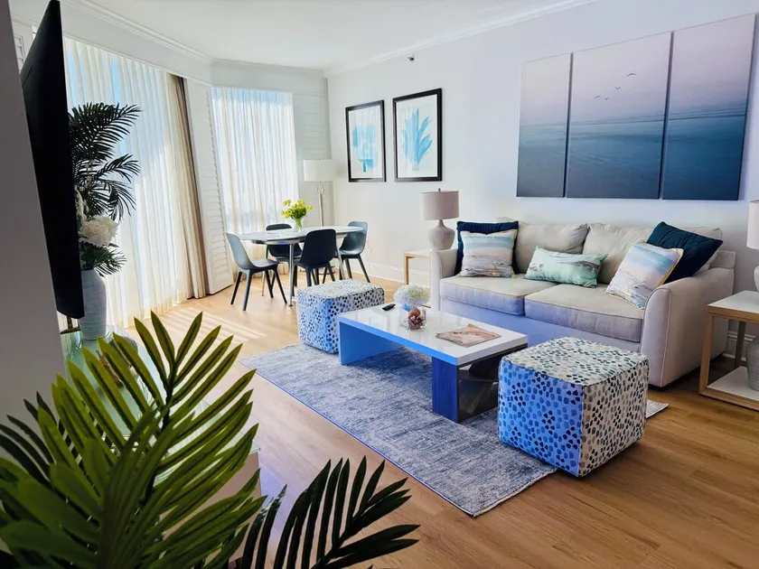 Fontainebleau Tresor Luxury Suite - Image 1