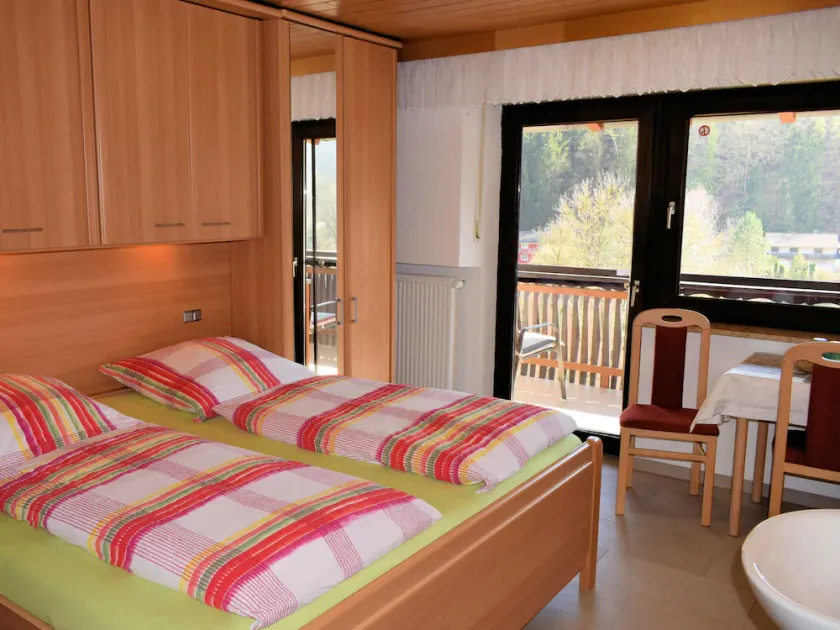Double room with balcony (shared shower / WC) - Gästehaus Grau - Image 1