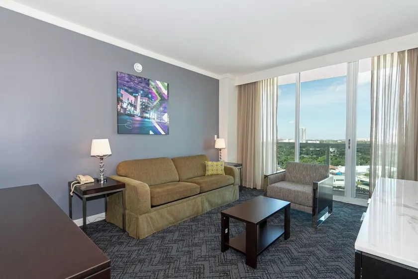 Cozy Condo with City Views in Coconut Grove Hotel - Image 1