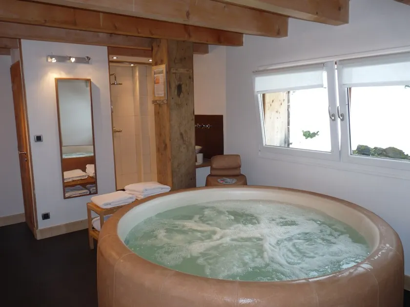 Renoveret 4 * ski- og bjergsportgård, 10 personer med spa, Samoëns. - Image 1