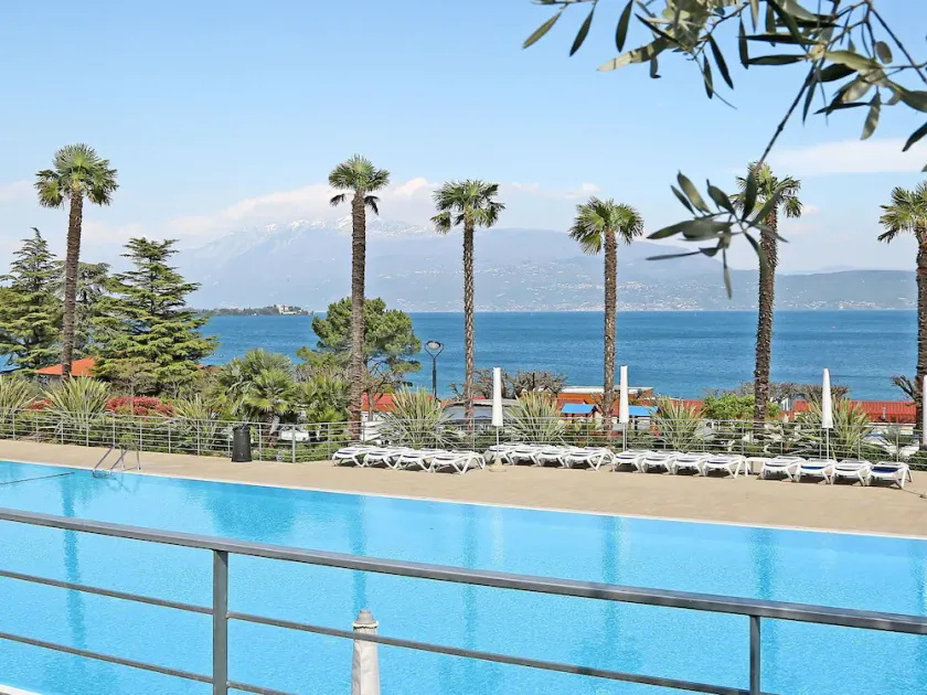 Smuk lejlighed for 4 personer med pool, klimaanlæg, WIFI, TV, terrasse og kæledyr tilladt - Image 1