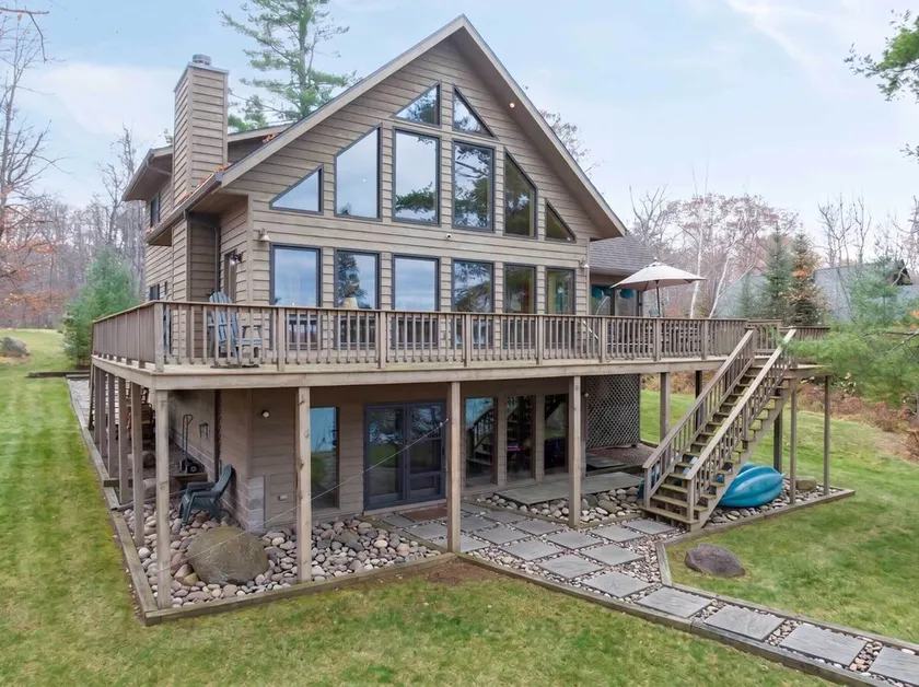 Twin Pines: Dog-Friendly Lakefront Cabin w/ Private Dock & Kayaks - Image 1