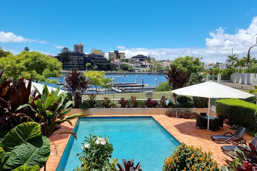 Waterfront, near Story Bridge, close to CBD, Southbank & amenities, parking incl - Image 1