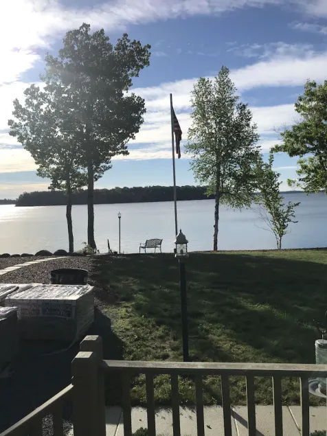 Lake front ejendom med fantastisk udsigt over Big Lake - Image 1