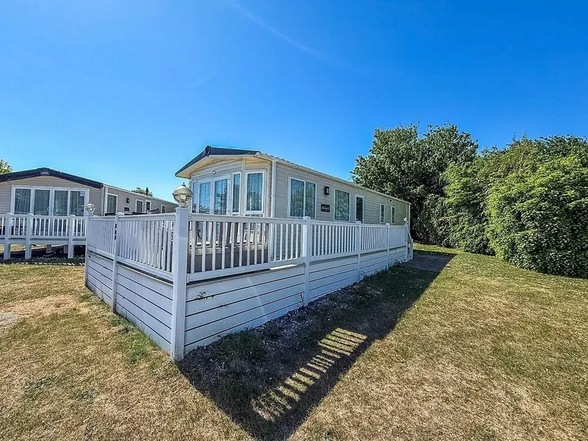 Beautiful 8 Berth Caravan At Cherry Tree Holiday Park In Norfolk Ref 70803C - Image 1