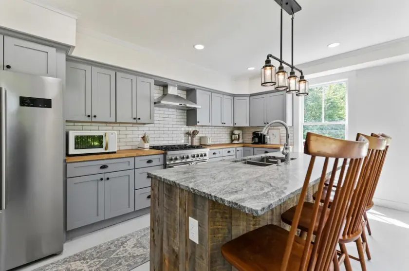 The Blueberry House - Spacious, Family & Pet-Friendly Retreat near Sebago Lake - Image 1