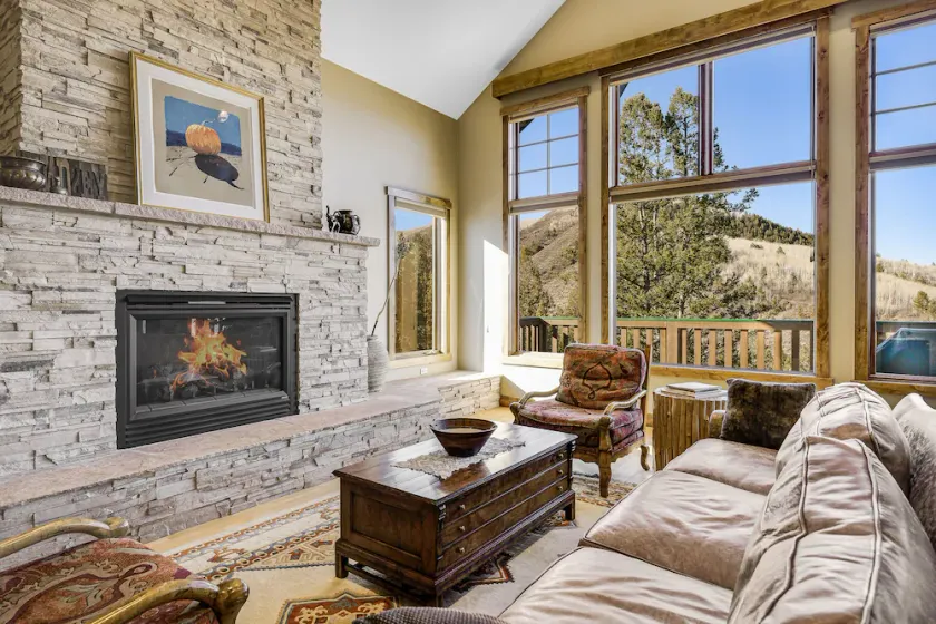Spacious Mountain Retreat w/ Amazing Views! By Gorecreek Rentals - Image 1
