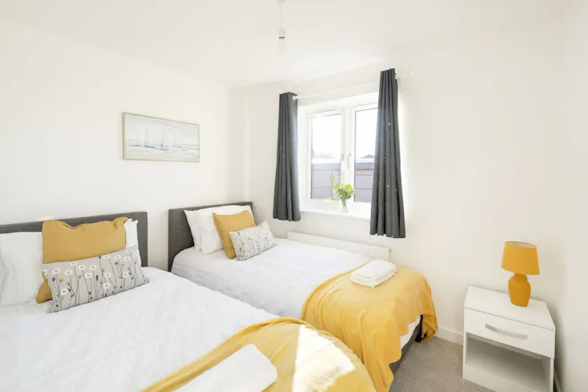 Cosy Three Bedroom House Bristol - Image 1