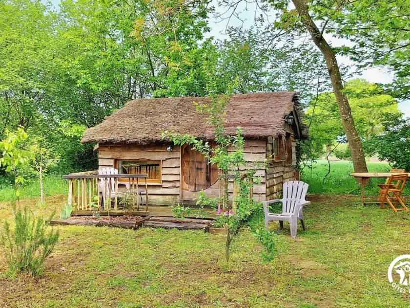Secluded Cabin for 2 in Nature with Shared Kitchen & Games, Near Mayenne - Image 1