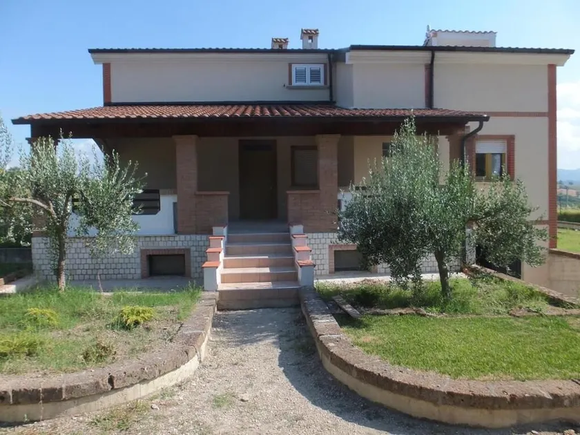 COUNTRY HOUSE - Image 1