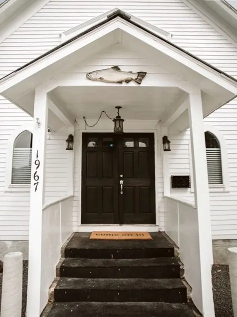 THE OLD CHURCH INN is a luxurious Property near Salmon River - Image 1
