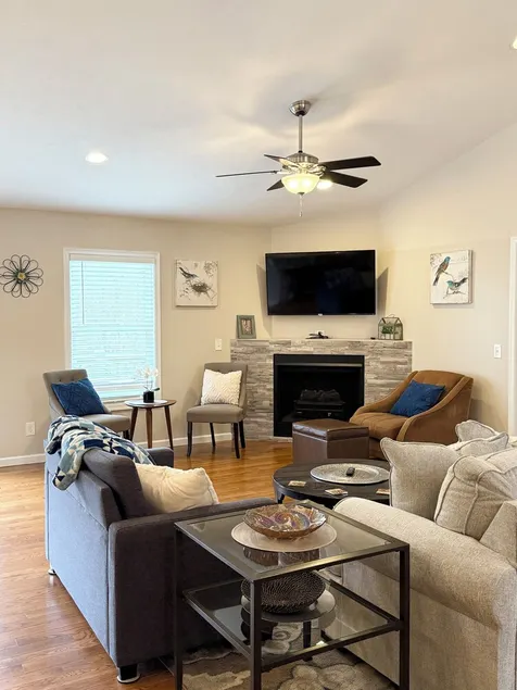 Feel At Home Away From Home! 3 beds, 2 baths, game room. EV charger. - Image 1