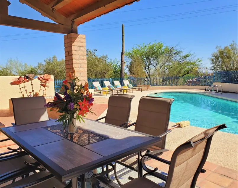 Close to downtown but feels like country-Very Private! Refreshing pool & hot tub - Image 1