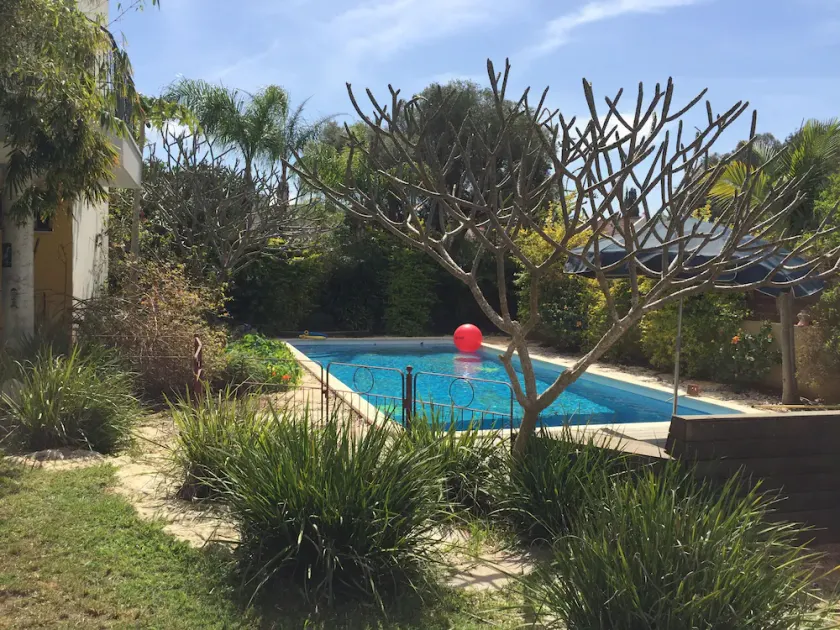 Cozy, roomy, relaxing garden, a blissful getaway. - Image 1