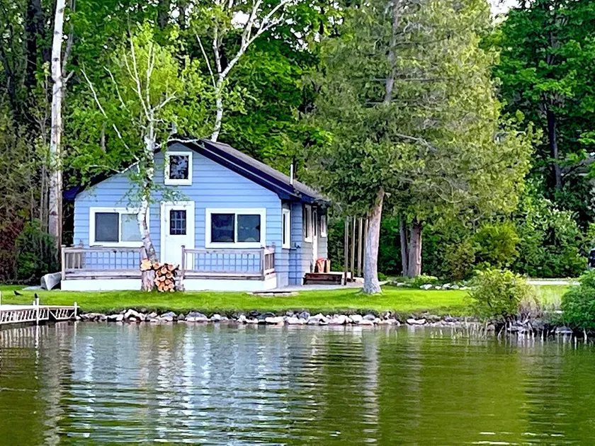 Waterfront Cottage on Long Lake - Image 1