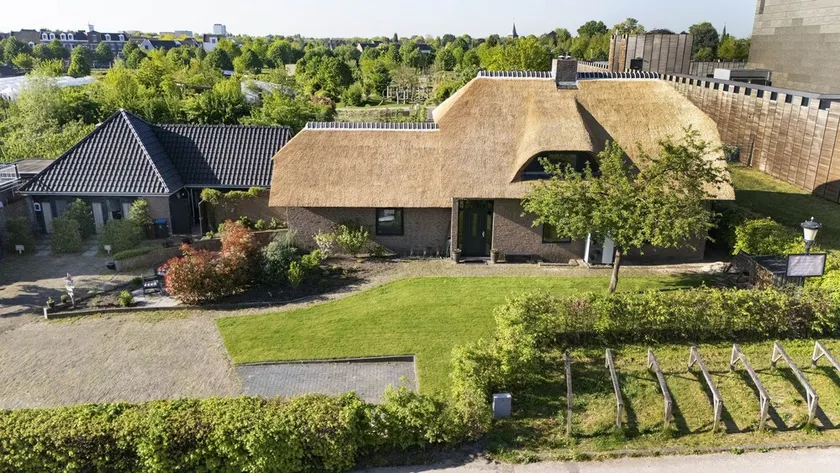2 luxury holiday cottages in the beautiful Maximapark in Utrecht, Free parking  - Image 1