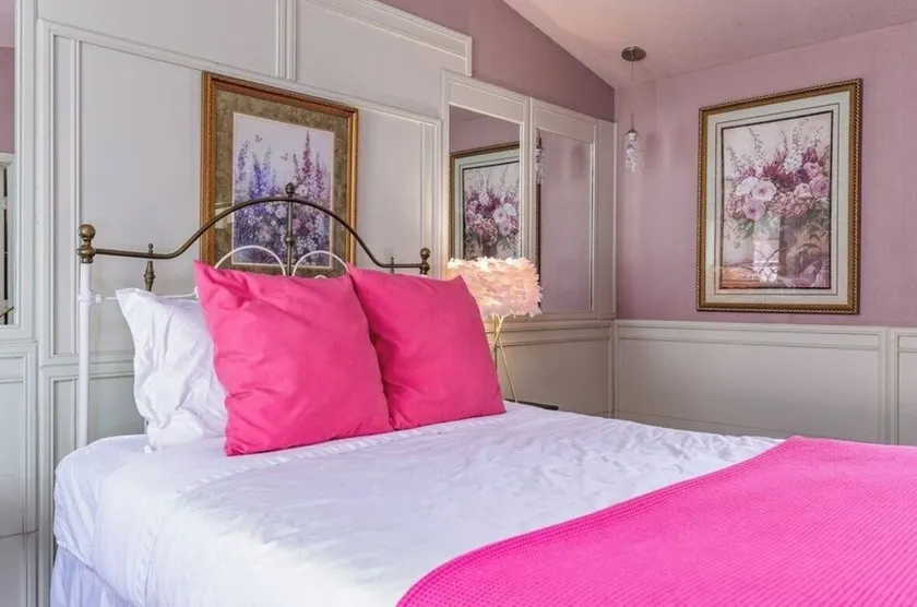 The Prickly Pear Room - The Ranch House Motel - Image 1
