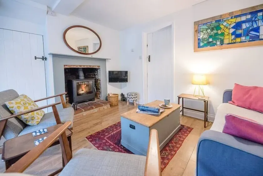 2 Riverside Cottages, Yoxford - Image 1