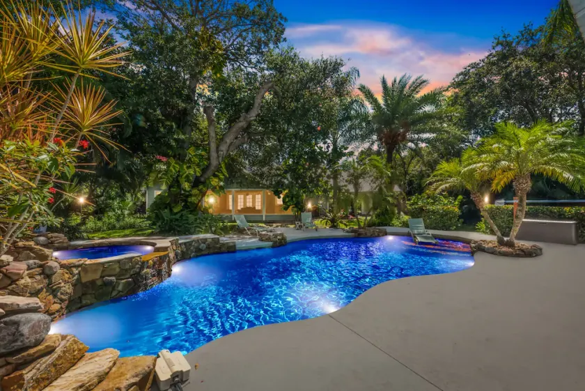 Tropical Resort Style Retreat w/ Pool House 4BR, 3 Bath - Image 1