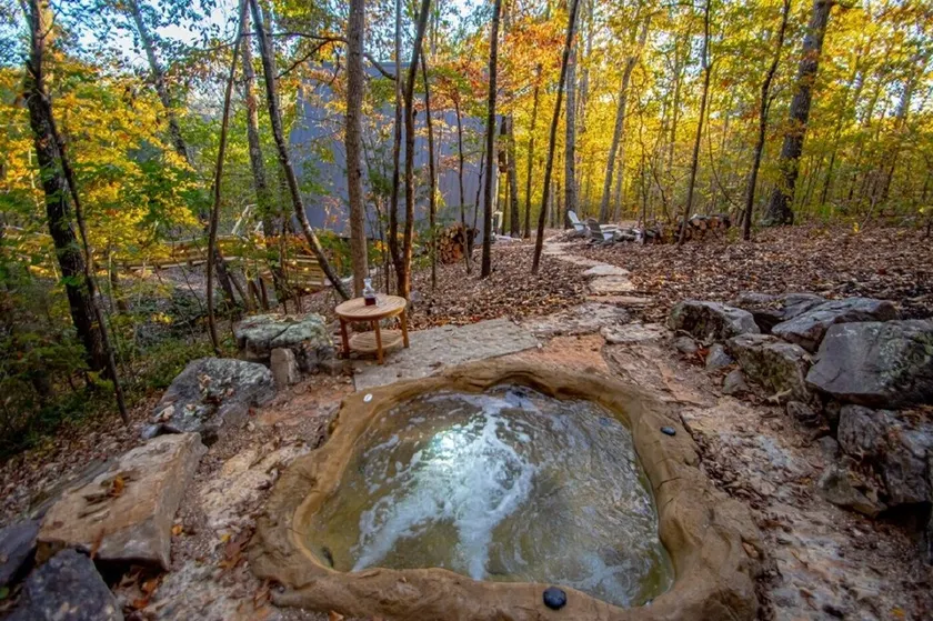 The Bridge House Rock Hot Tub Buffalo River - Image 1