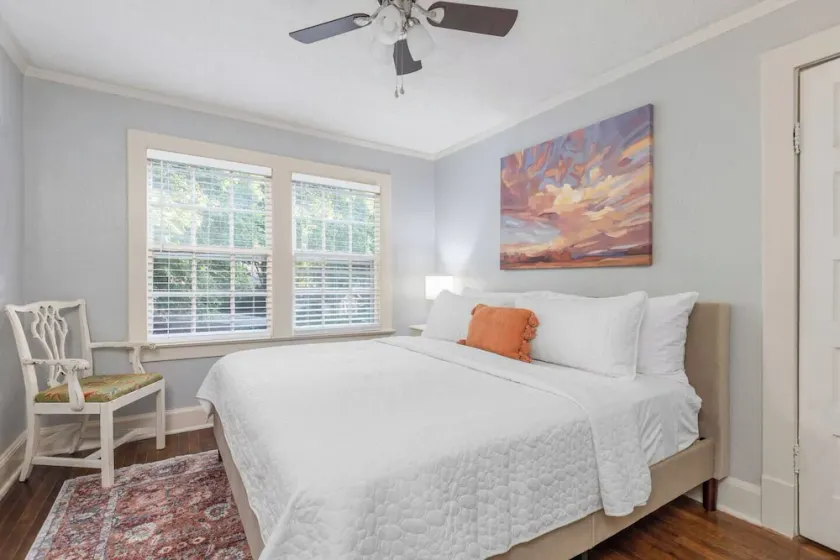 Your quiet corner of Montgomery. Tucked away for privacy and peace, yet just 3 minutes from the Alabama State Capitol. Come back, shut the door, and unwind. - Image 1