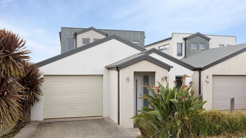 Port Views - Charming Townhouse in the Centre of Portarlington. - Image 1