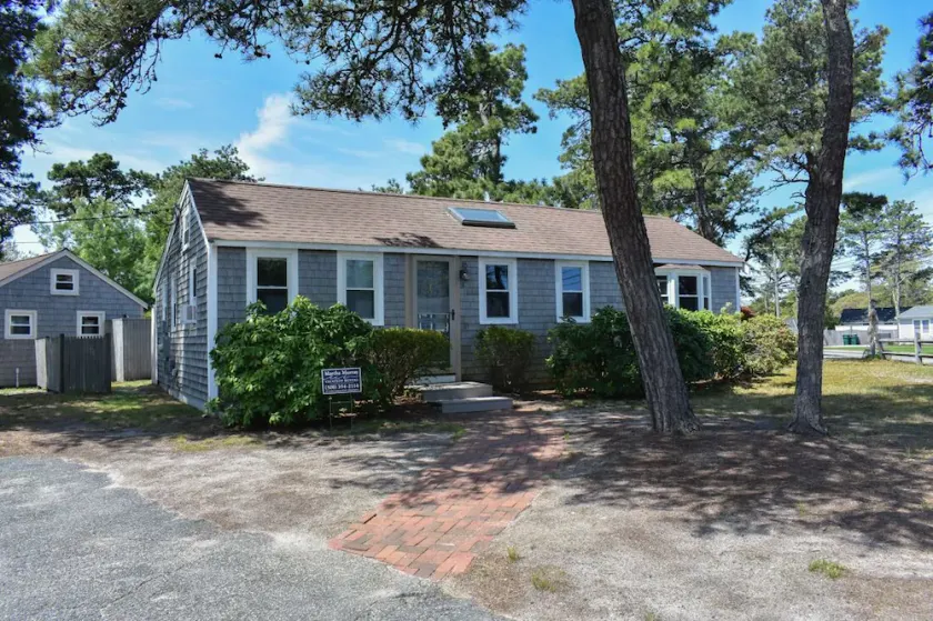 1 Ocean -Charming Cottage mit abgeschirmter Veranda und Terrasse. 3 Meilen zum Strand von Haigis - Image 1