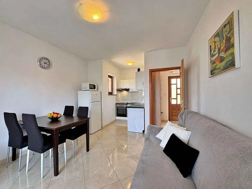 Holiday apartment with balcony and sea view - Image 1