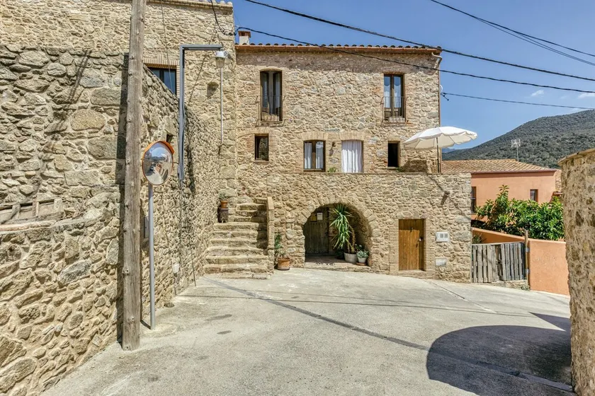 Maison de vacances 'Casa De Pueblo' avec vue sur les montagnes, terrasse privée et Wi-Fi - Image 1