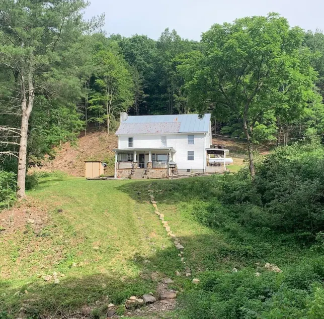 Secluded mountain home; explorable acreage; free of noise and light pollution - Image 1